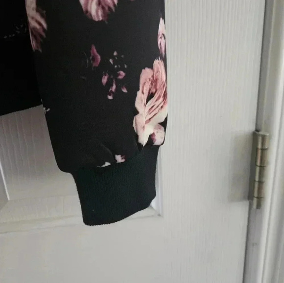NWOT Forever21 Plus Floral Bomber Jacket - Picture 4 of 10